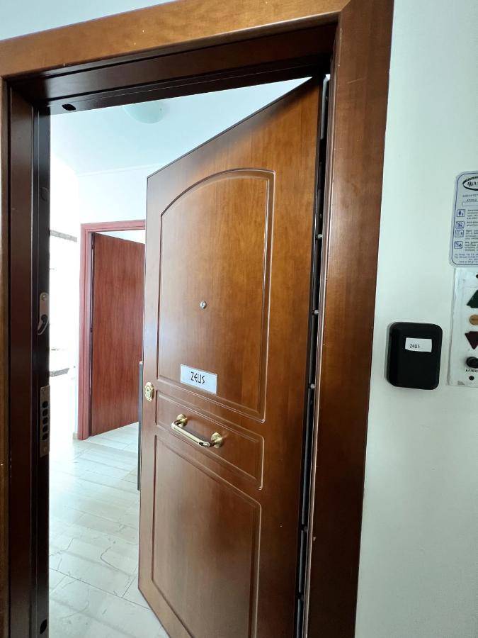 Zeus Bright & New Apartment - 25' Walk To The Acropolis Atenas Exterior foto
